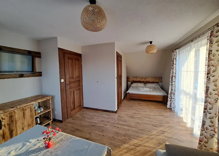 Willa Diana- z panoramą jeziora i gór w Polańczyku
