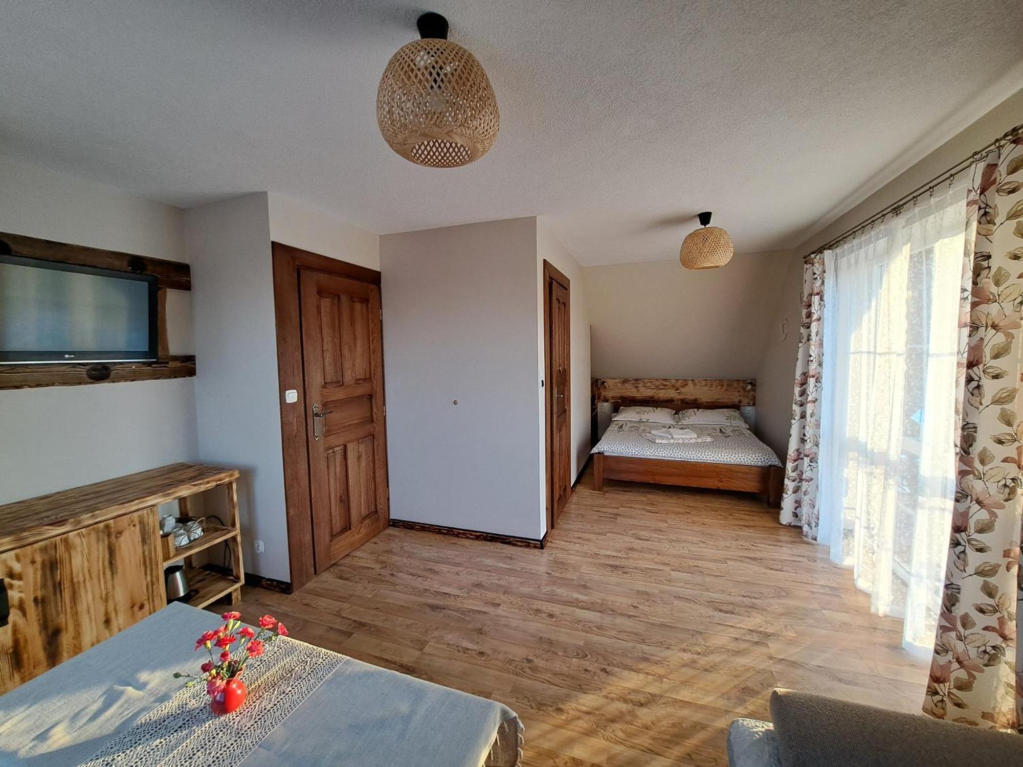 Diana- Z Panoramą Jeziora I Gór W Polańczyku